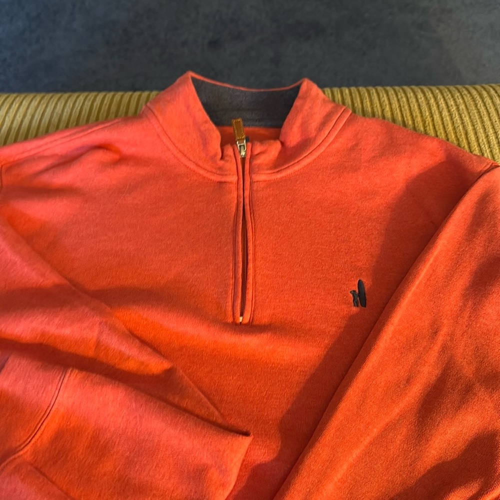 Men’s Johnnie O golf pullover.